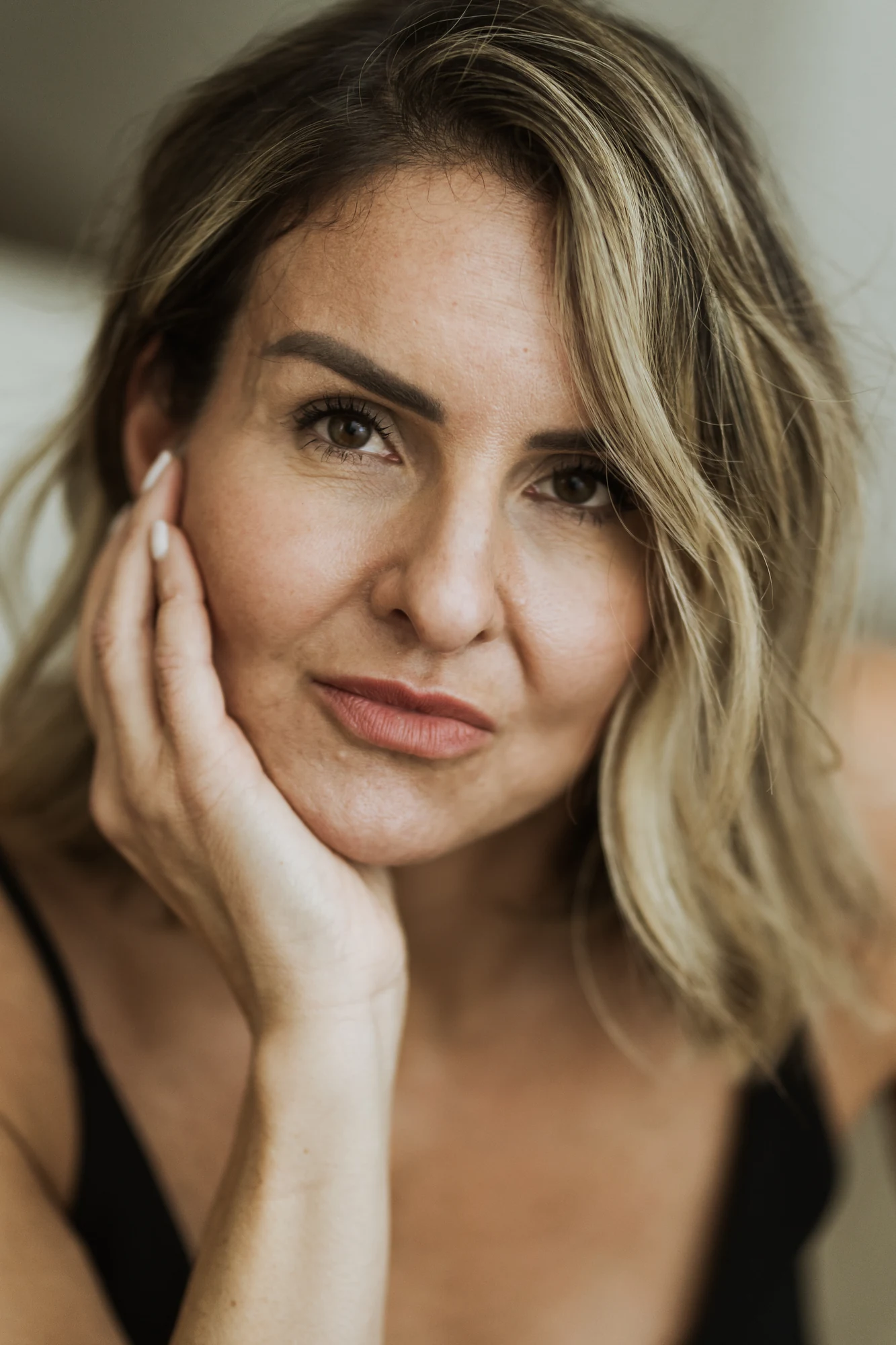 PHAiTO edit — PHAiTO-Branding-019-Davina-Palik-Dark-Moody