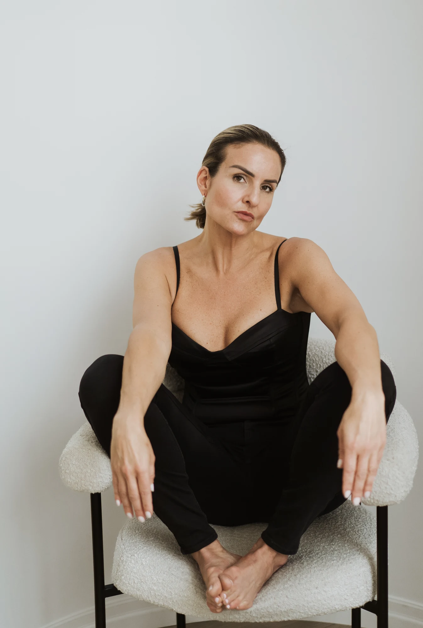PHAiTO edit — PHAiTO-Branding-027-Davina-Palik-Dark-Moody